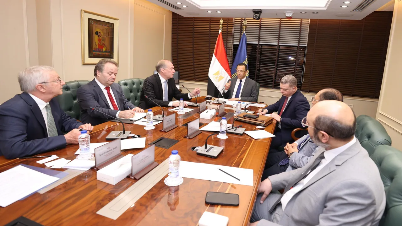 وزير الاتصالات يبحث مع شركة HMD إنتاج مليوني هاتف نوكيا سنوياً بمصر